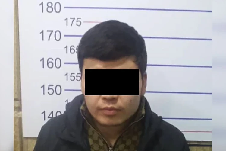 В Бишкеке мужчина получил ножевое ранение, пытаясь заступиться за женщину