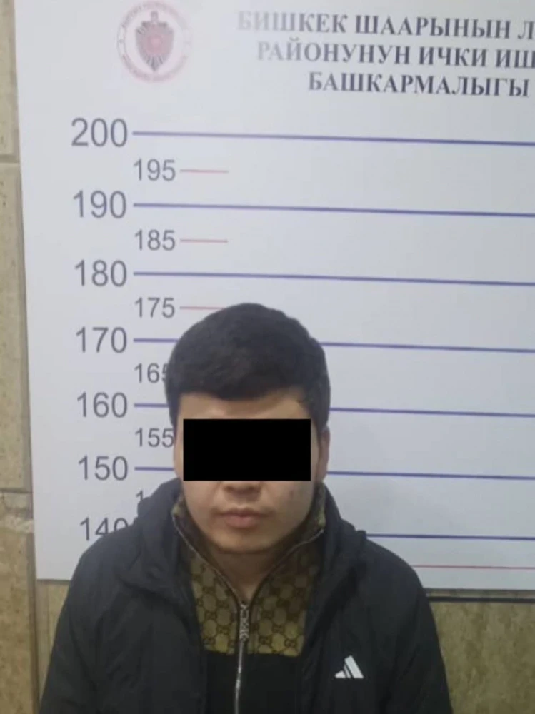 В Бишкеке мужчина заступился за постороннюю женщину, а в ответ получил удары ножом