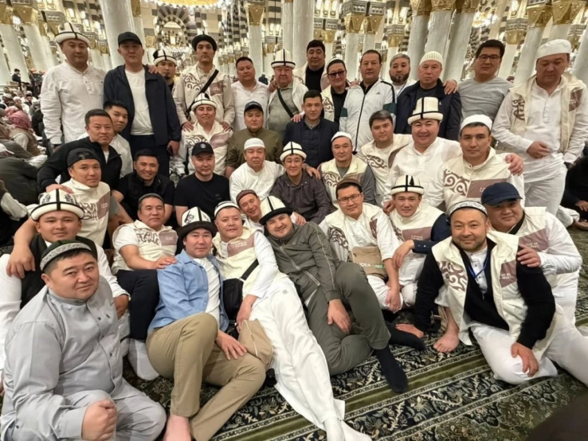 Туманбаев, Шыкмаматов и Орунбеков совершили малый хадж в Мекку