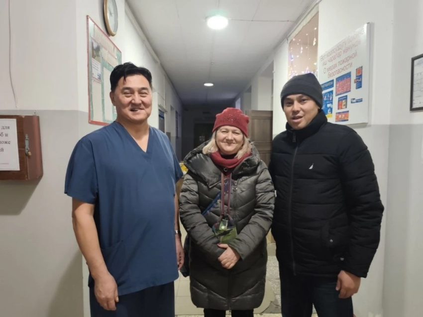 Фермерская ярмарка в Бишкеке поздравила врачей скорой помощи с Новым годом