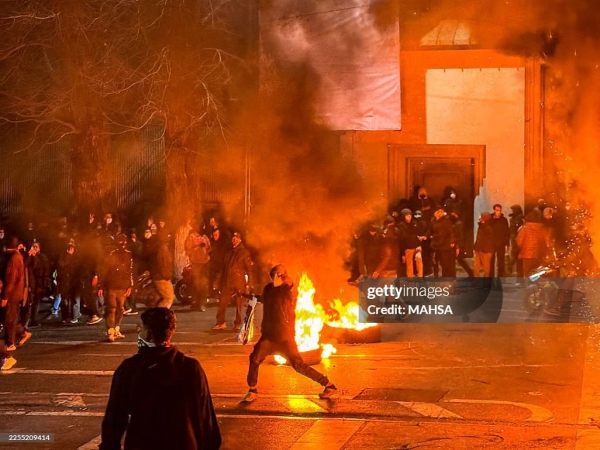 Беспорядки против беспорядков. Власти Ирана призвали выйти своих сторонников