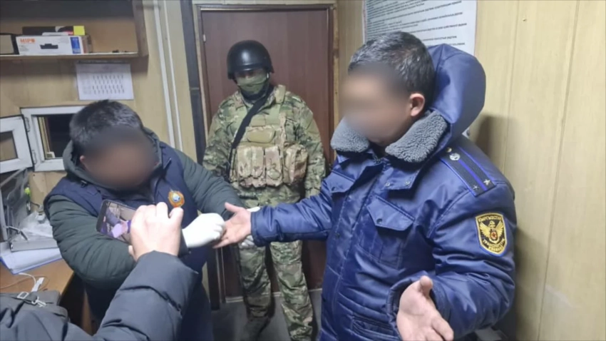 Задержаны сотрудники весогабаритного контроля за поборы с водителей