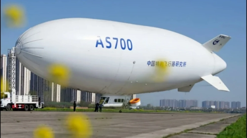 В Китае запустили в небо первый туристический дирижабль