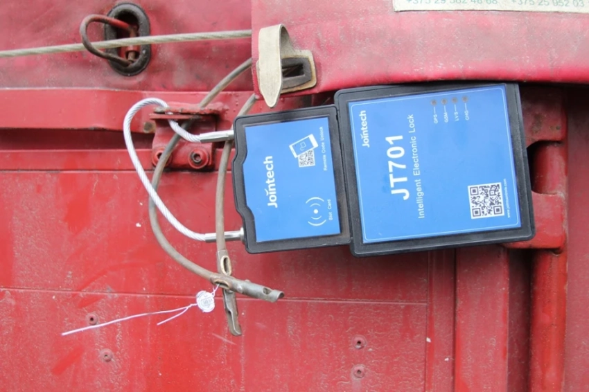 При перевозке алкогольной и табачной продукции станет обязательным применение навигационных пломб