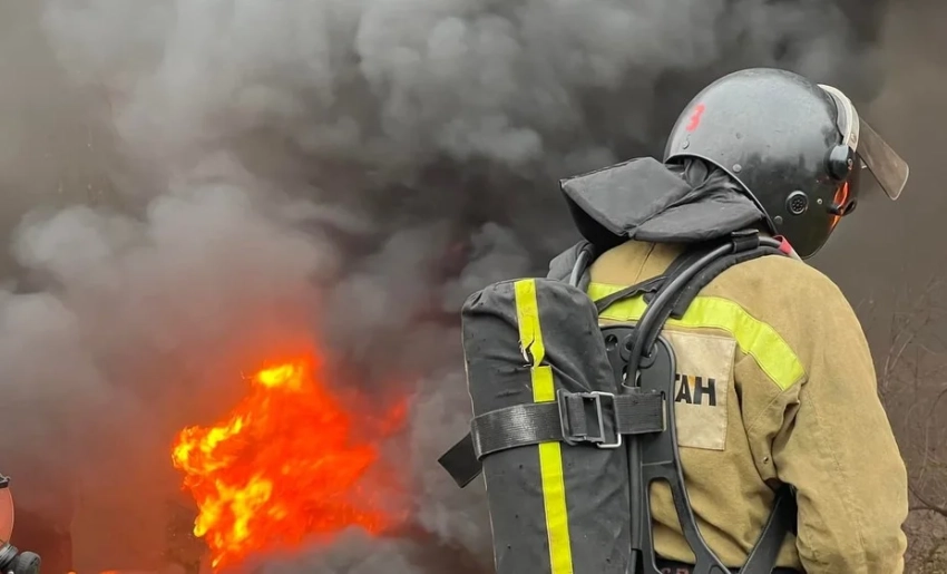 При пожаре на водохранилище в Кара-Куле погиб мужчина