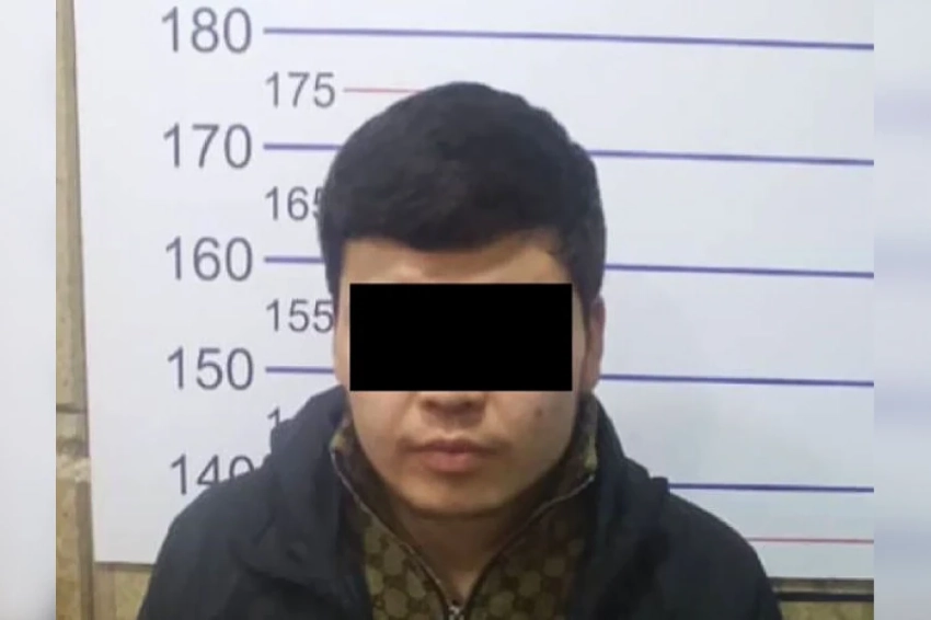 В Бишкеке прохожий вступился за женщину, которую избивал муж, и получил ножом в плечо