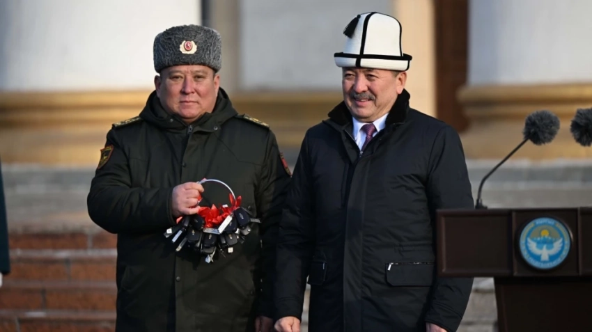 Министерству обороны переданы ключи от 81 автомобиля