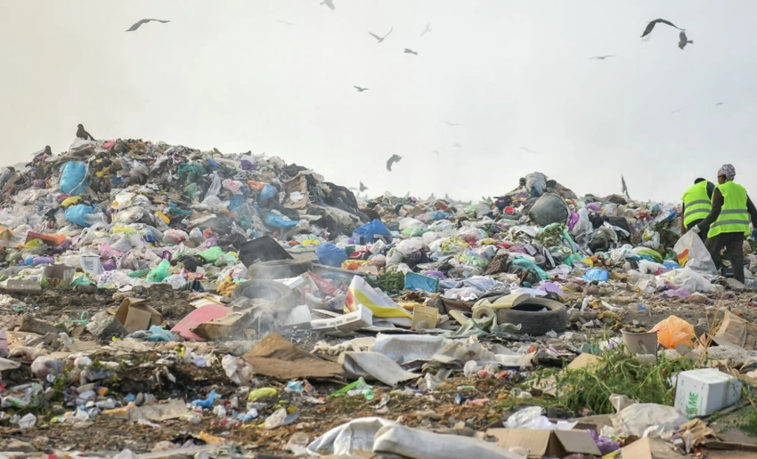 В Бишкеке сборщикам отходов предложат работу на мусоросортировочных заводах