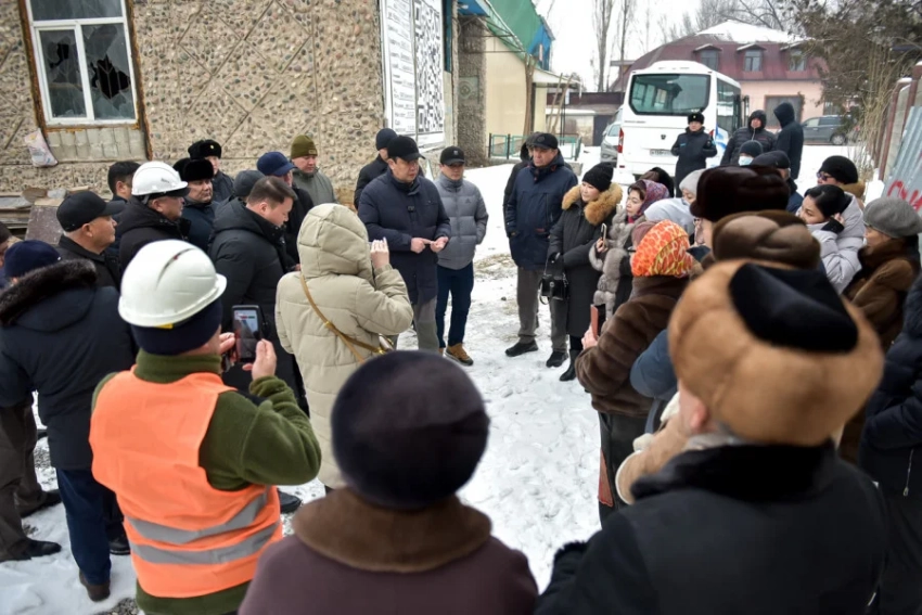 Мэр Бишкека провел объезд городских объектов и встретился с жителями столицы