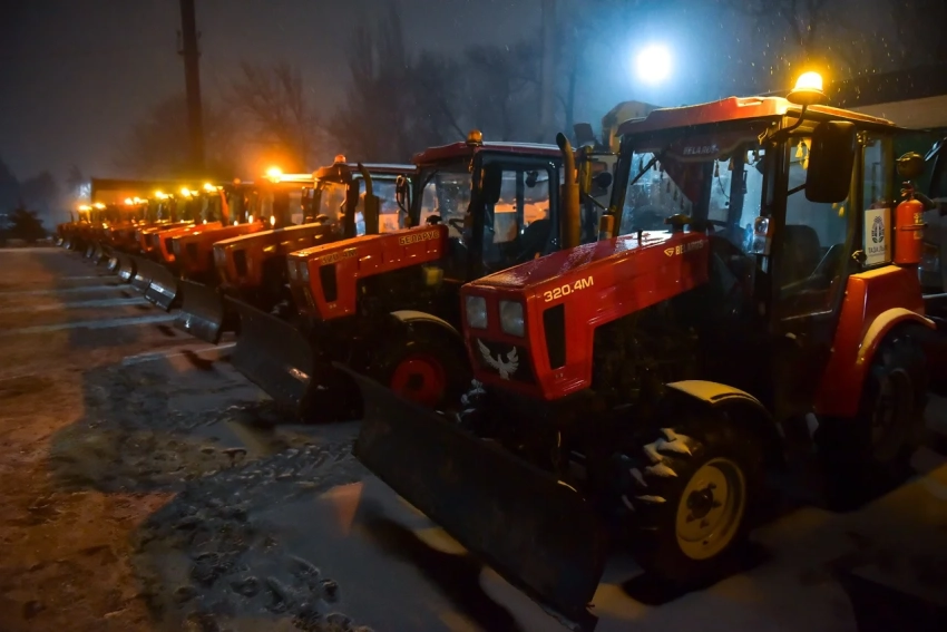 «Тазалык» ночью приступил к расчистке улиц Бишкека от снега