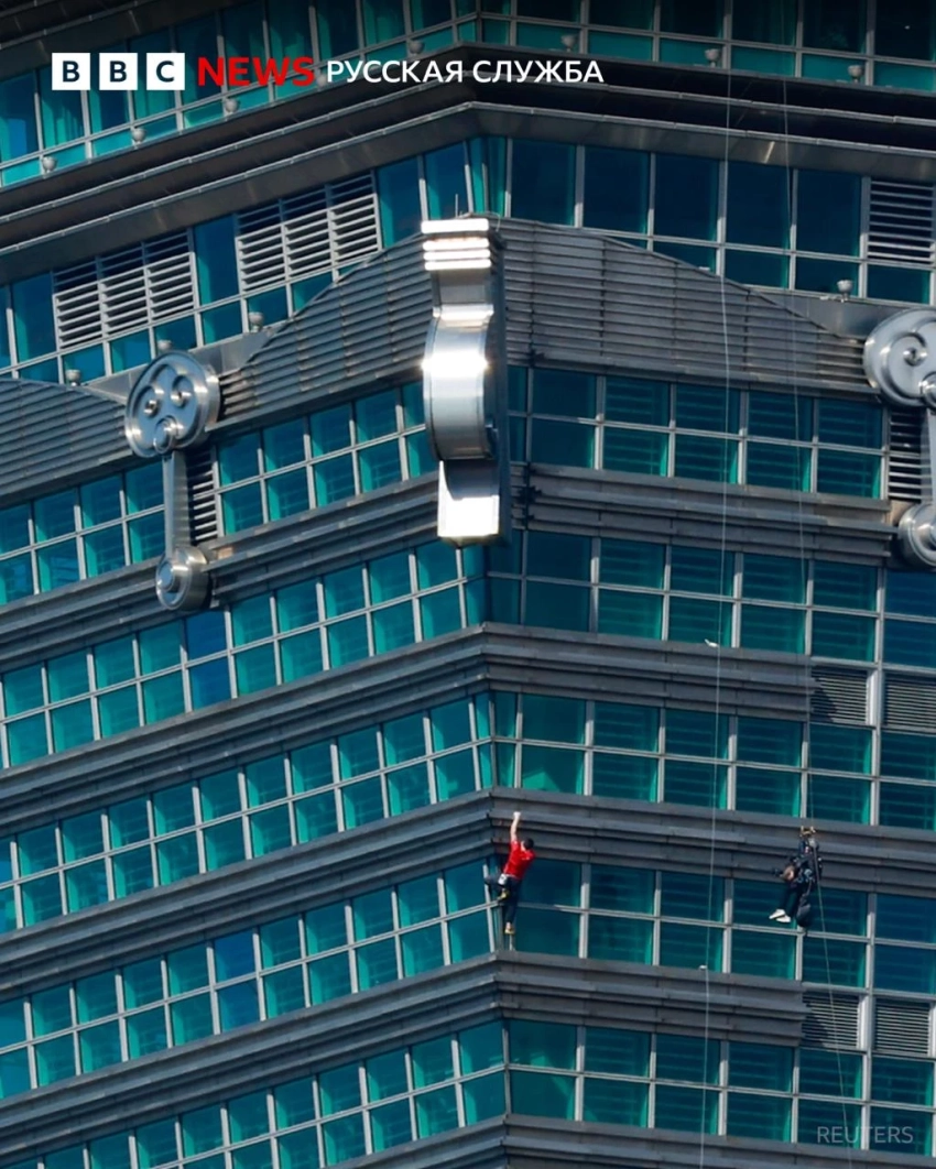 Альпинист поднялся на 101-этажный небоскреб на Тайване без страховки