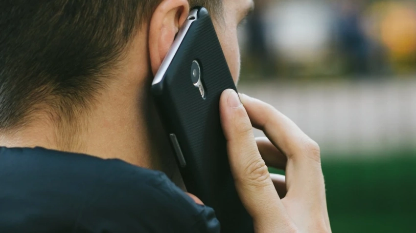 Мобильных операторов в Узбекистане обязали сделать бесплатными звонки в приемную президента