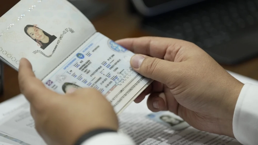 В КР упростили оформление паспортов для несовершеннолетних