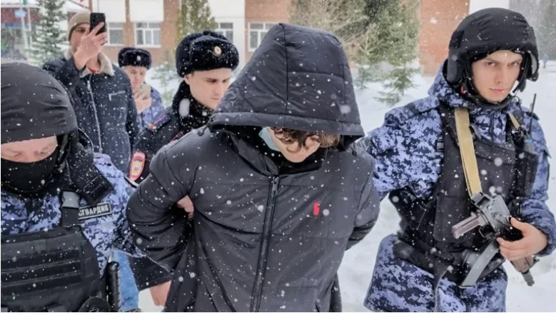 Девятиклассник устроил стрельбу в школе в Уфе