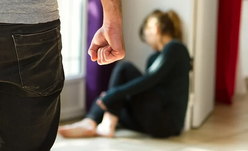 Минюст подготовил механизм электронного наблюдения за домашними агрессорами