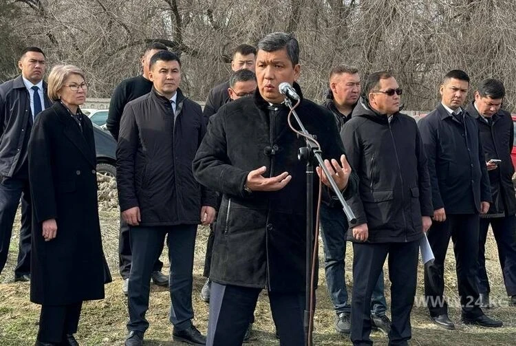 Айбек Джунушалиев: В Новопавловке дорогу построят в обход местного кладбища