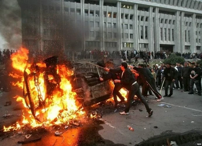 Жапаров напомнил судьбу беглых президентов тем, кто мечтает о перевороте