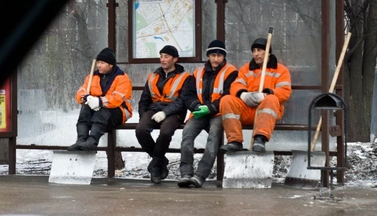 Мигранты перечислили из России в Кыргызстан почти 3 млрд долларов