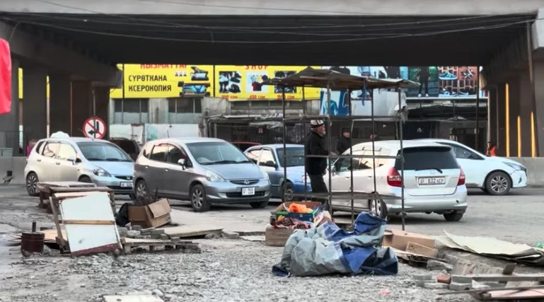 Жанар Акаев поручил навести "железную дисциплину" в Оше