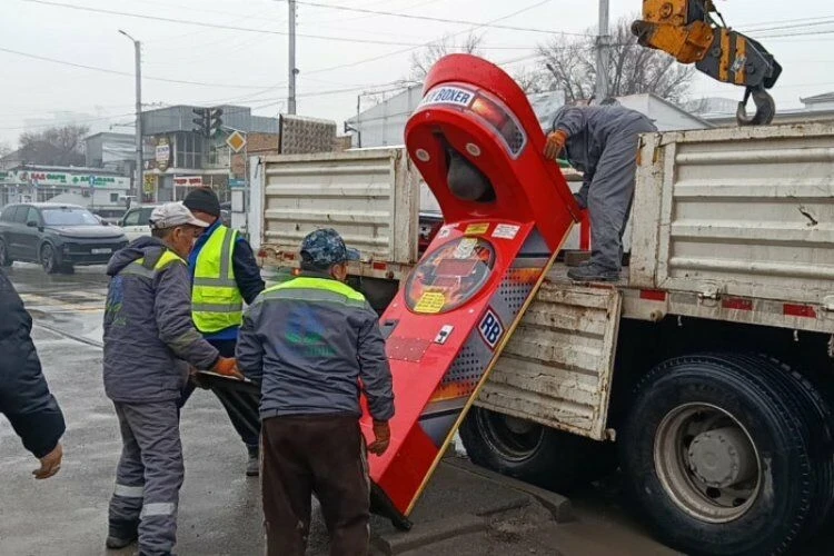 В Бишкеке демонтировали 17 незаконно установленных силомеров в Ленинском районе
