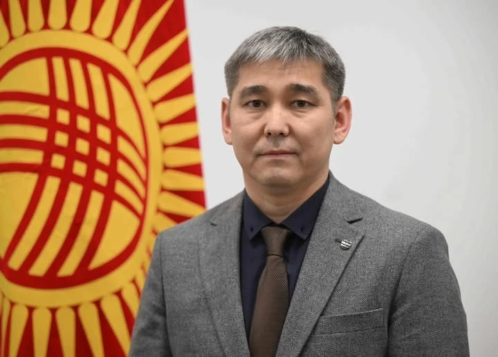 Президент назначил Эрлиста Акунбекова и Дамирбека Осмонова министрами