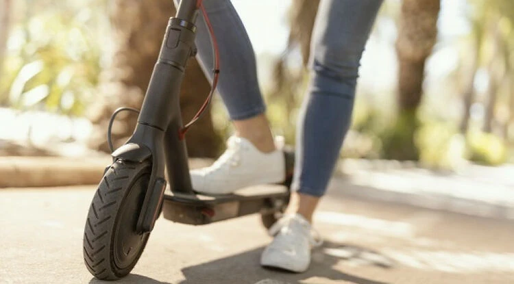 В Бишкеке нарушителей на электросамокатах могут блокировать в приложениях