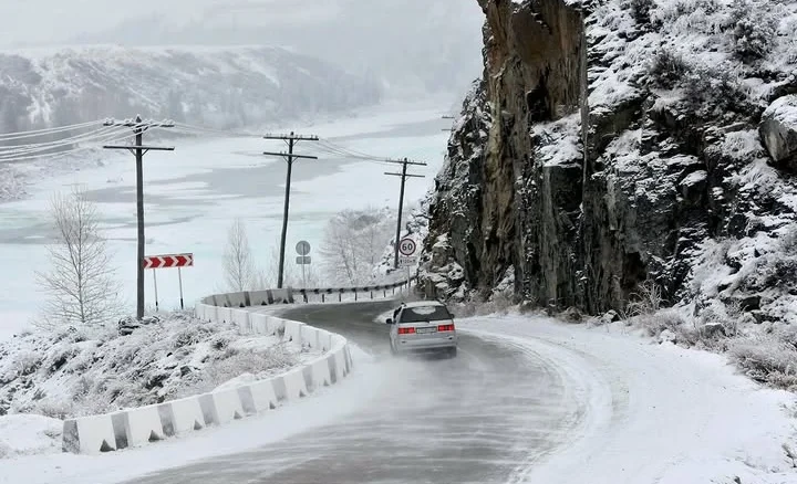На перевале Долон введено временное ограничение для грузового транспорта