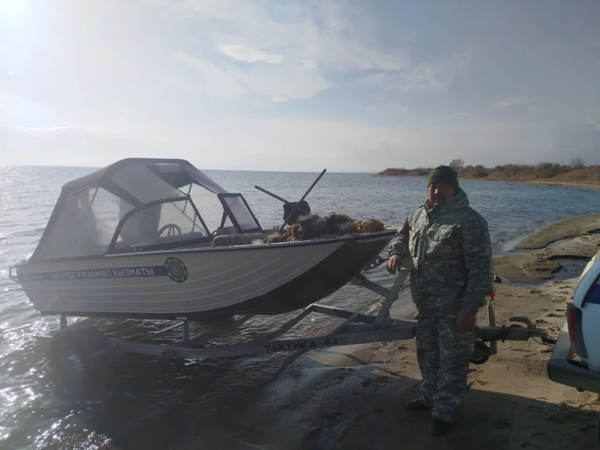 Из акватории Иссык-Куля изъято еще 500 метров синтетических сетей