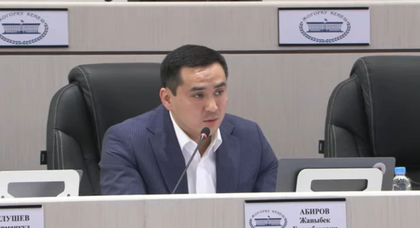 Зарплата обслуживающего персонала в школах составляет 8,5 тысячи сомов» — депутат