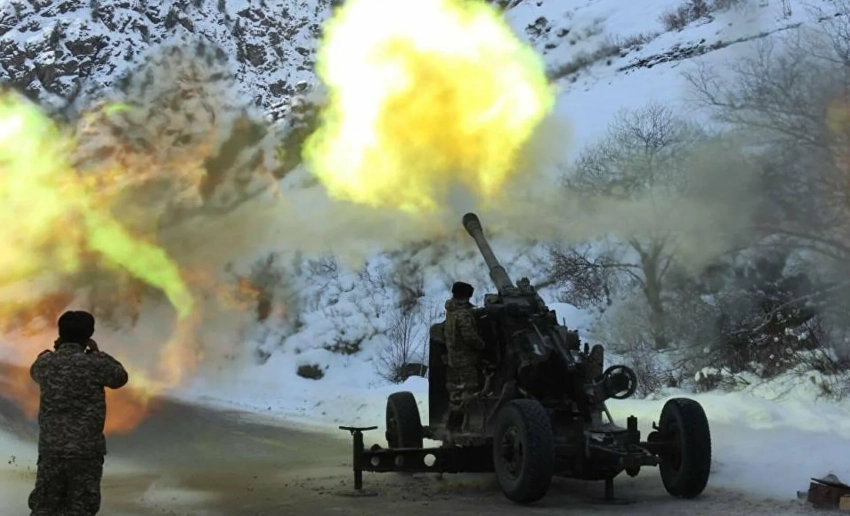 На трассе Бишкек - Ош начали принудительный спуск лавин