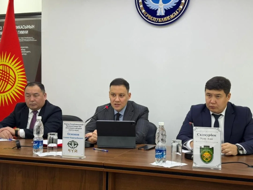 Коллективу мэрии Кара-Балты представили нового градоначальника Алмазбека Исакова