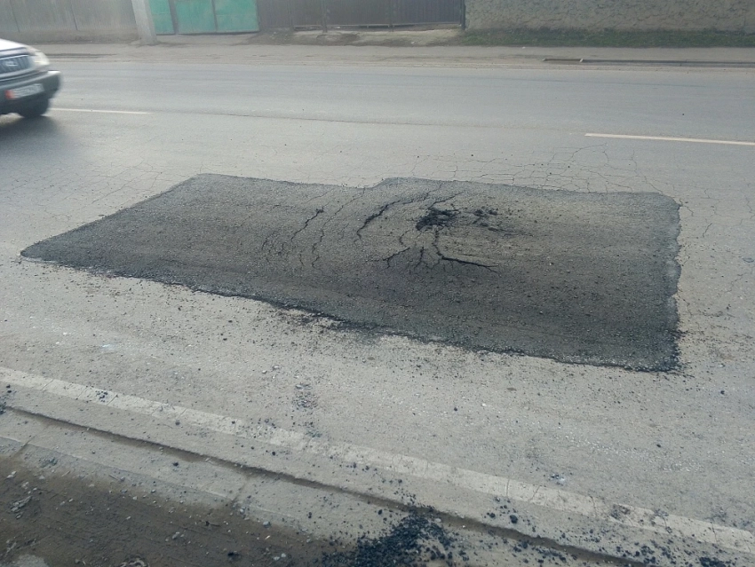 Call-центр: уложенный сегодня асфальт уже пошел трещинами