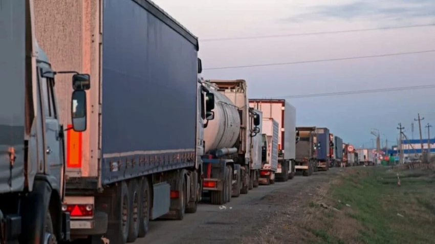 Затор фур на границе. В Казахстане прокомментировали ситуацию