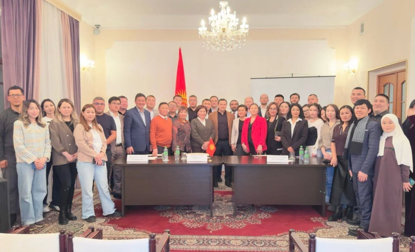 Страна нуждается в вас: Досмамбетов встретился в Москве с медиками-соотечественниками