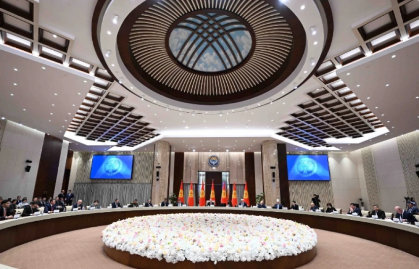 Садыр Жапаров объявил строгие выговоры Таалайбеку Ибраеву и Равшану Сабирову