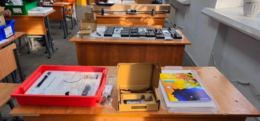 В Кыргызстане 220 школ оснастили учебно-лабораторным оборудованием и средствами ИКТ