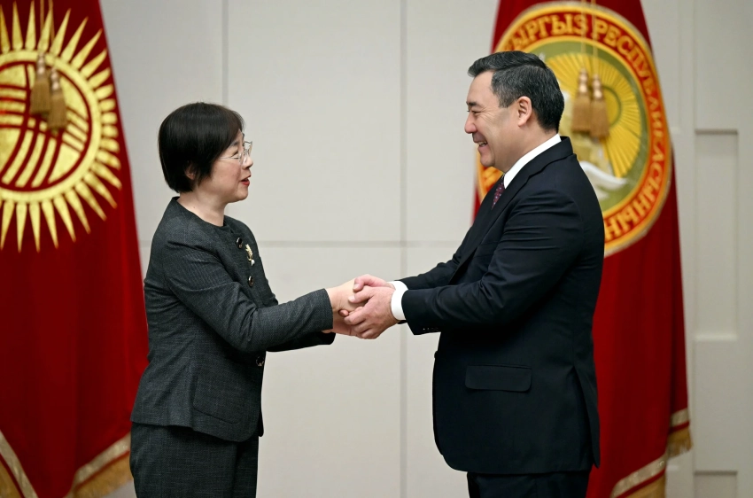 Садыр Жапаров принял президента Азиатского банка инфраструктурных инвестиций Цзоу Цзяи