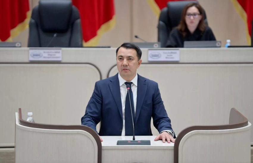 Новый спикер Жогорку Кенеша заявил, что будет работать с депутатами как одна команда