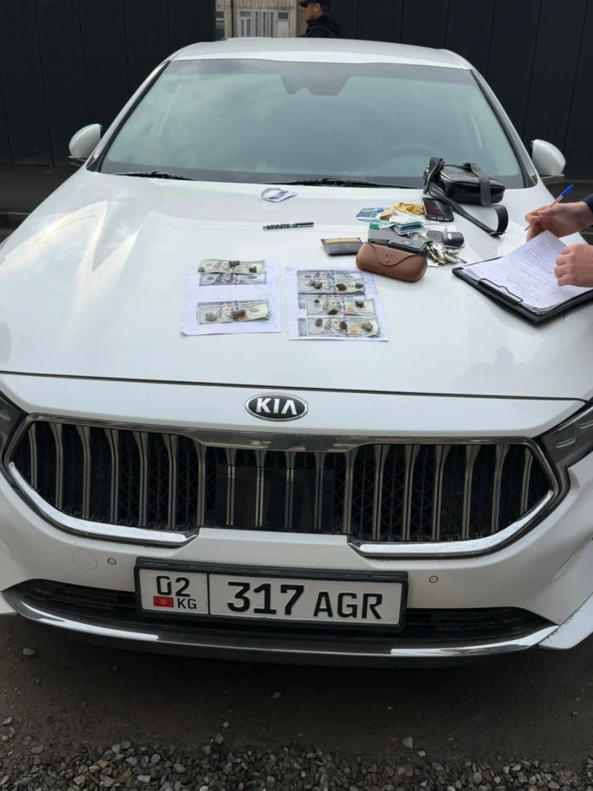 Блогеры-вымогатели задержаны в Оше при получении $500