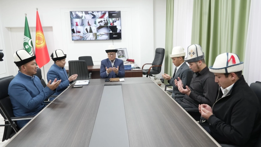 Богословы из Кыргызстана отправились на Алтай для обучения людей Корану