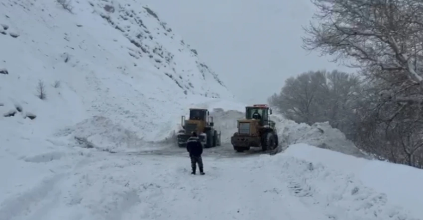 На трассе Бишкек–Нарын–Торугарт сошла снежная лавина