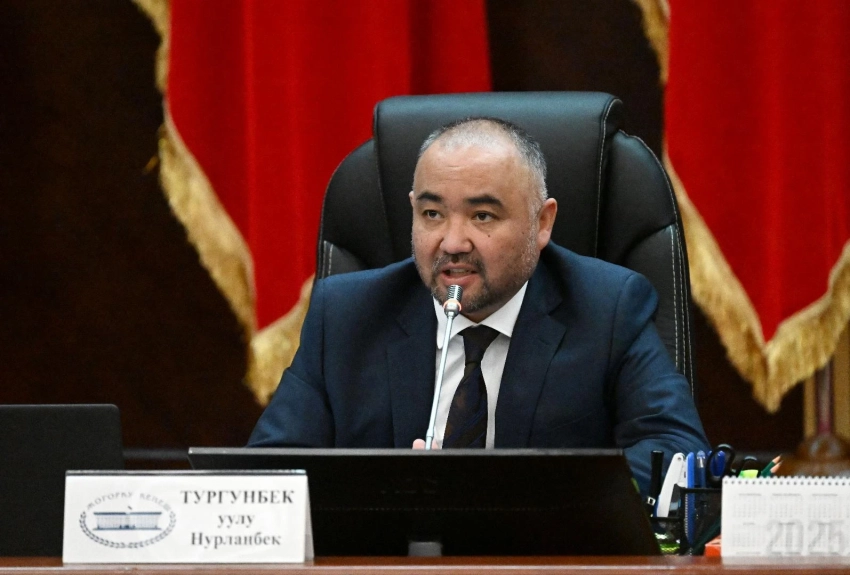 Экс-спикер парламента Нурланбек Тургунбек уулу досрочно складывает депутатские полномочия