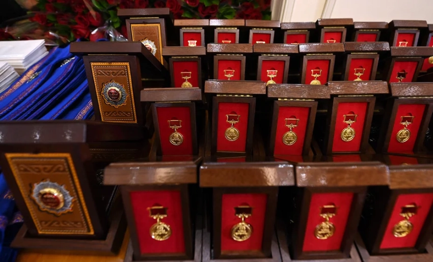 В Кыргызстане предлагают сократить число государственных наград с 46 до 20