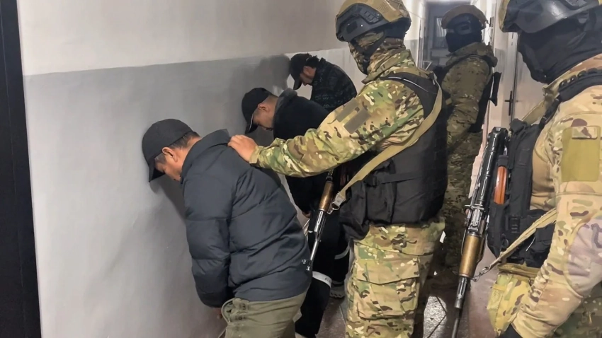 В Оше задержана преступная группа с крупной партией наркотиков и боеприпасами