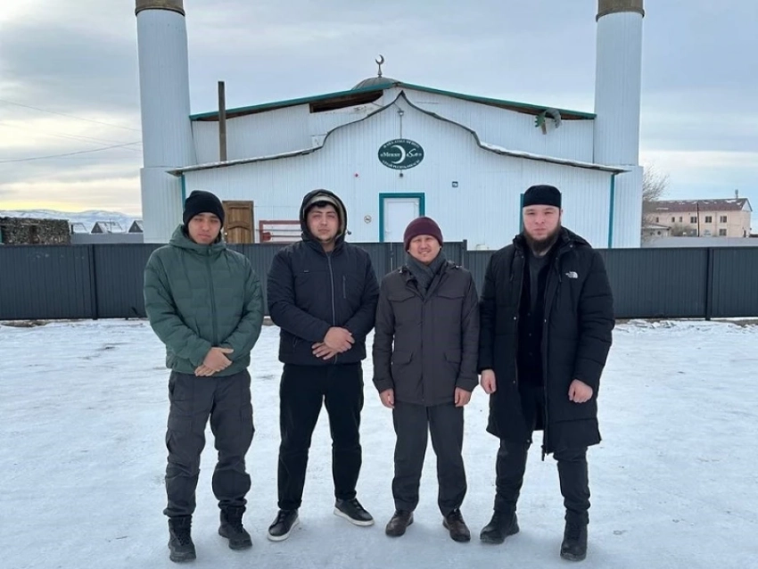Хафизы из Кыргызстана проводят таравих-намазы в мечетях Республики Алтай