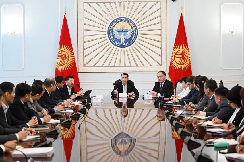 Совещание аппарата парламента. Торага призвал сотрудников быть вне политических игр