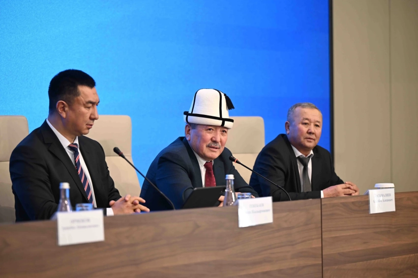 Касымалиев представил центральному аппарату мэрии Манаса нового главу ведомства