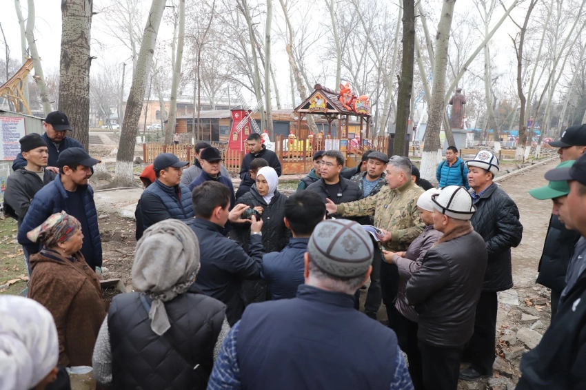 Мэр Оша на месте выслушал проблемы предпринимателей в парке имени Алишера Навои