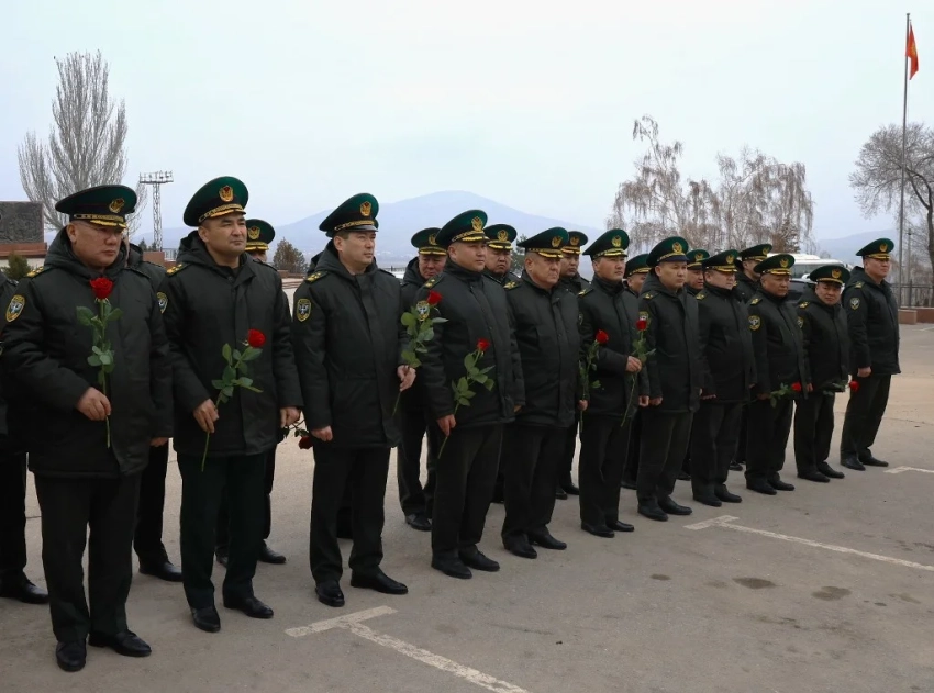 В «Ата-Бейите» почтили память павших военнослужащих-пограничников