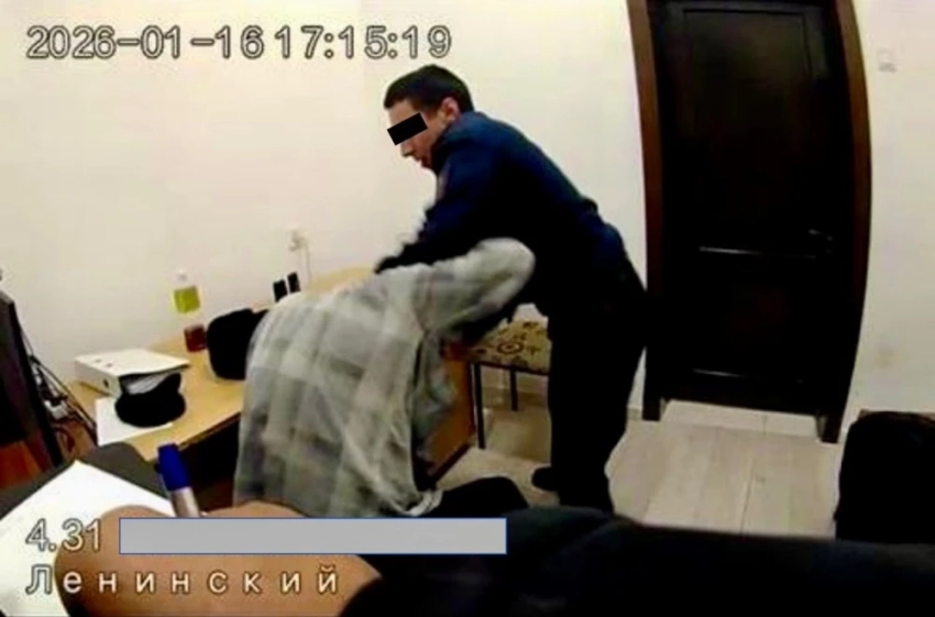 В Бишкеке участковый избил задержанного в отделе милиции